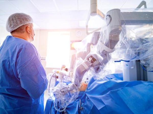Is Robotic Surgery Right for You? We Explore the Pros and Cons